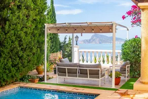 Holiday Home 'Chalet Altea' with Sea View, Wi-Fi and Air Conditioning - Image 2