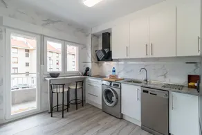 'Sol Luxury Central' Apartment with Balcony and Wi-Fi - Image 5