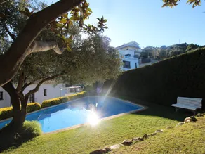 Flat with pool & garden - Image 2