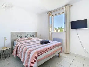 Voll ausgestattetes Ferienhaus mit Terrasse, Pool und Garten - Image 3