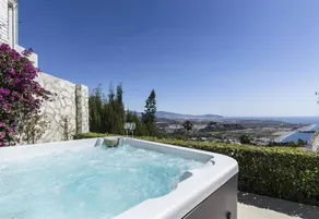 Villa 'Blanca' with Sea View, Wi-Fi and Air Conditioning - Image 5