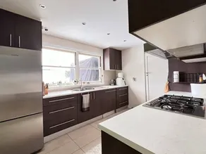 Chambre privée avec jardin, barbecue et piscine - Image 4