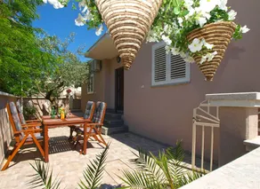 House with barbecue & terrace - Image 3
