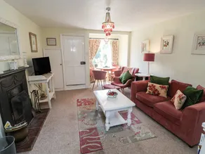 Cottage with garden - Image 4
