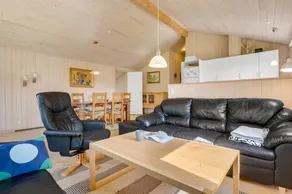Fully equipped charming holiday home with terrace, sauna & hot tub - Image 2
