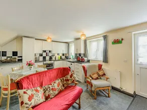 Cottage with terrace & garden - Image 4