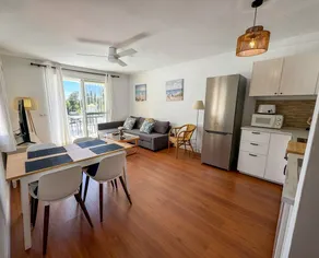 Appartement de vacances avec terrasse, piscine et internet haut débit | Vue plage | Parfait pour le travail à distance - Image 5