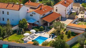 Charmantes Ferienhaus mit Terrasse, Pool und Grill | Haustiere sind willkommen - Image 2
