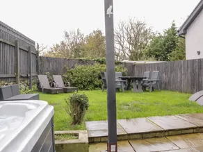 Cottage with hot tub & garden | Beach view - Image 3