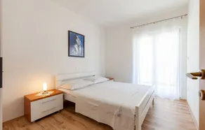 Pleasant flat with BBQ & terrace | Sea view | Close to the beach | Dogs allowed - Image 4