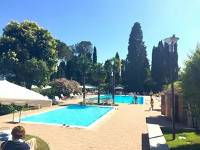 Apartment with pool, barbeque & garden - Image 2