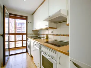 Cozy Apartment with Pool & A/C near the Airport - Image 3