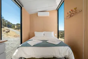 Marvelous Glamping Getaway for Two: Secluded and Tranquil Tiny House in Ararat, Victoria - Image 3