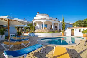 Voll ausgestattete Villa mit Grill, privatem Pool und Garten - Image 3