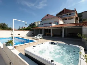 Dedicated room with garden, pool & BBQ - Image 3