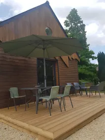 Cottage with terrace, barbecue & garden - Image 2