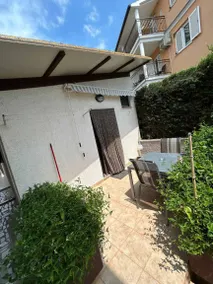Lovely apartment with terrace, barbeque & garden - Image 3