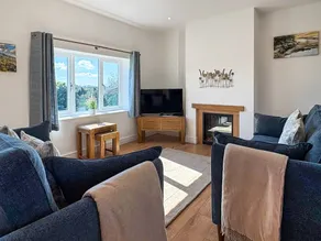 Family-friendly lovely cottage with hot tub & garden | Pets are welcome - Image 2