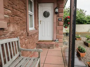 Cottage with garden - Image 2