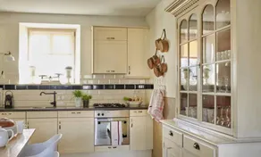 Flamboyant Farmhouse in Baarlo with Hot Tub, Garden - Image 3