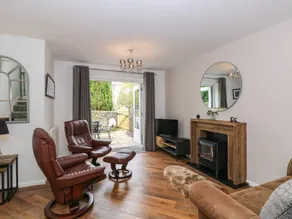 Cottage with garden - Image 2