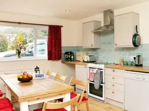 Cottage with garden | Beach view - Image 5