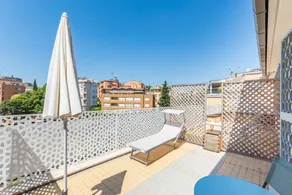 Habitación en casa de familia con terraza | Vista panorámica - Image 4