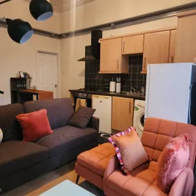 Flat with garden - Image 2