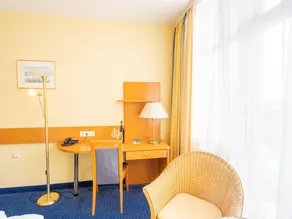 Doppelzimmer mit Stadtblick und Balkon - Image 2