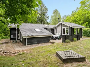 Holiday home with terrace & sauna - Image 5