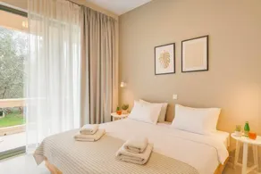 Apartamento vacacional con jardín - Image 2