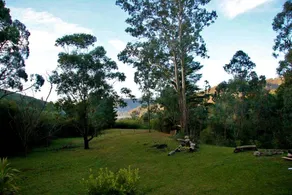 Lakefront Cabin Amid the Rolling Valley Hills in Taylor Bay, Victoria - Image 5