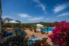 Finca adaptée aux familles avec jardin, piscine privée et terrasse | Vue montagne | Parfaite pour le travail à distance - Image 2