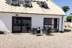 Holiday home with garden - Image 2