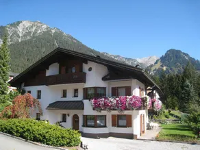 Appartamento con terrazza e giardino - Image 2