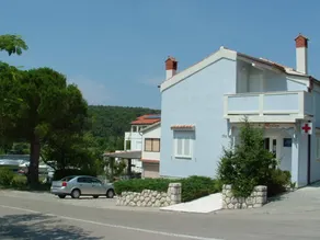 Holiday apartment with garden, terrace & BBQ | Garden view - Image 3