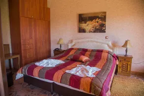 Flat with garden | Lake view - Image 4