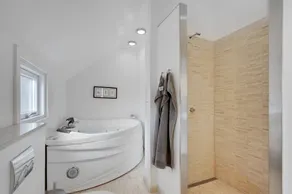 Fully equipped beautiful house with BBQ, terrace & jacuzzi | Sea view | Next to the beach - Image 3