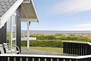 Fully equipped holiday home with barbecue & terrace | Sea view - Image 2