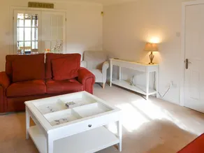 Family-oriented charming cottage with garden - Image 4