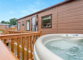 Chalet with jacuzzi - Image 4