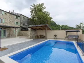 Villa with pool - Image 5