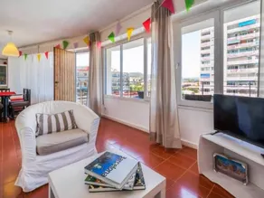Apartment with terrace - Image 3