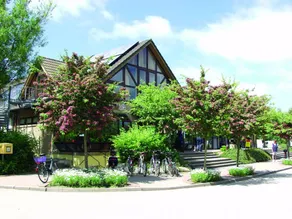 Holiday home with terrace & garden - Image 2