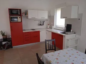 Fully equipped holiday home with garden, hot tub & barbeque | Sea view - Image 4