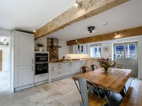 Cottage avec barbecue et jacuzzi - Image 3
