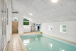 House with sauna, jacuzzi & private pool - Image 2