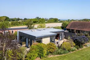 Holiday home with barbeque & garden | Suitable for remote work - Image 5