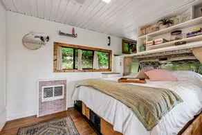 Gorgeous Caravan Glamping Escape for Four in Dover, Ohio - Image 4