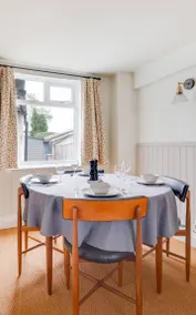 London Cottage - Image 5
